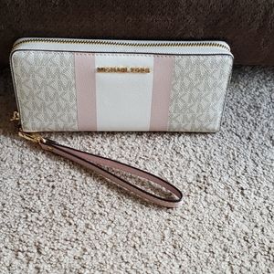 Michael Kors Continental Wallet